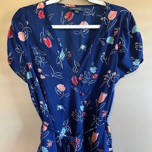 Short sleeve blue floral top